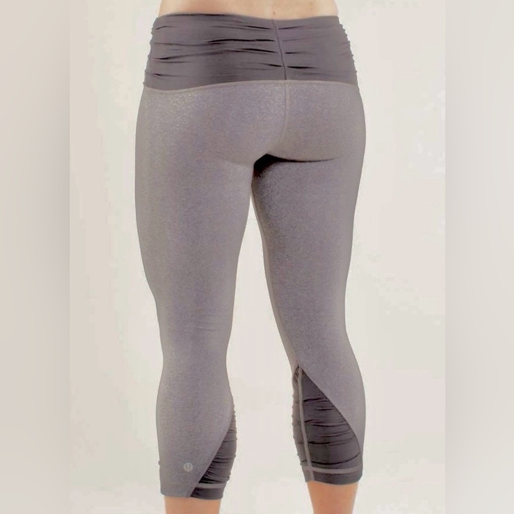 Lululemon RARE Venus Gray Ruched Leg & Waist Crop 20” Athletic Leggings Size 6